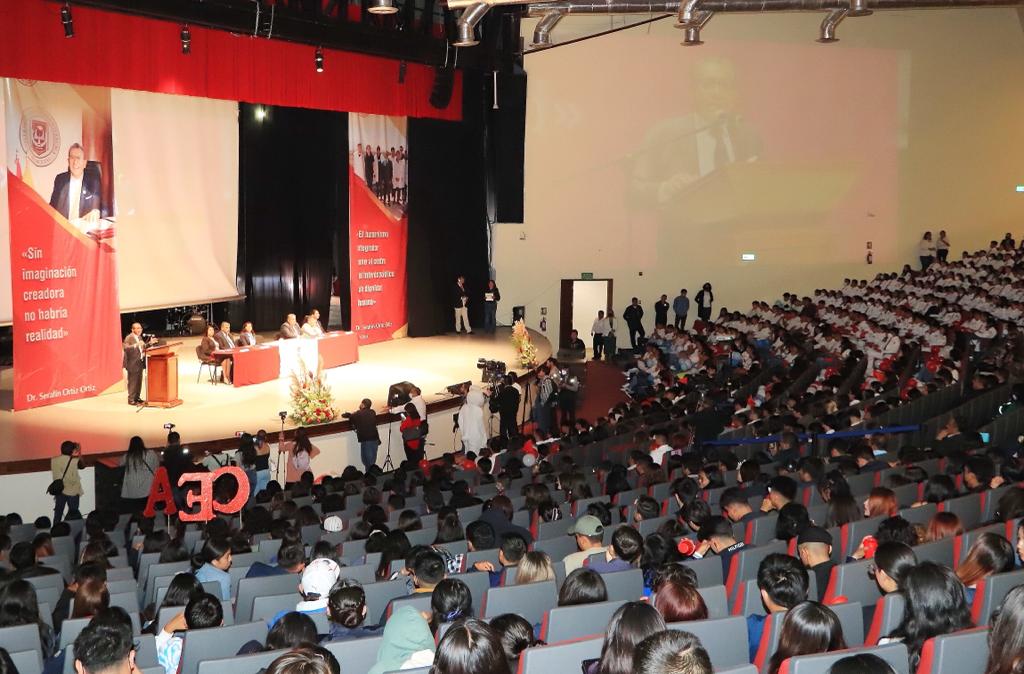 La UATx culturiza y transforma a la sociedad: Rector